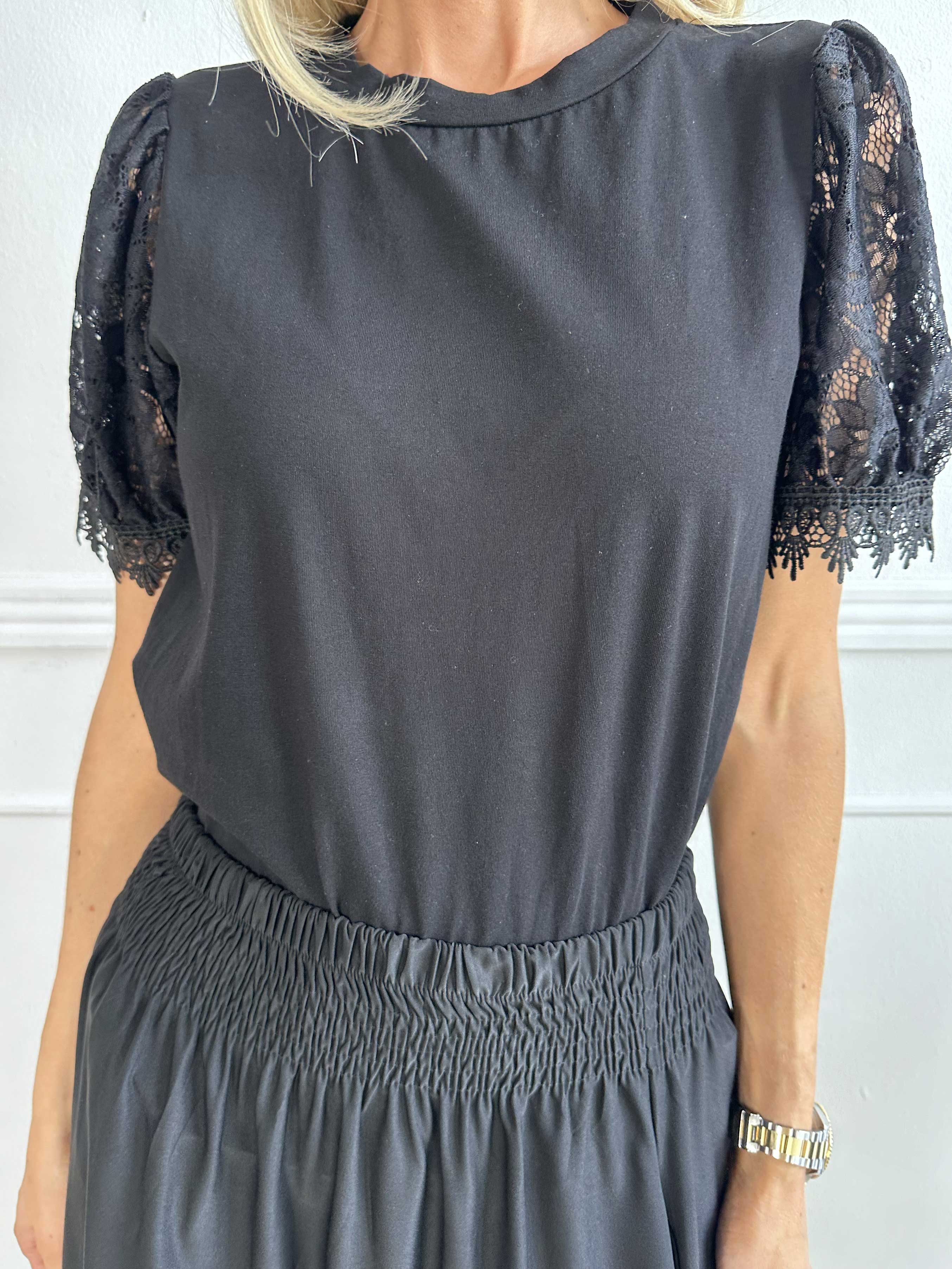 Nadine - T-shirt med ärmar i fin spets